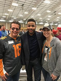 Lori and Carl meet the Guest Speaker at WB&T Annual Sales Mtg 